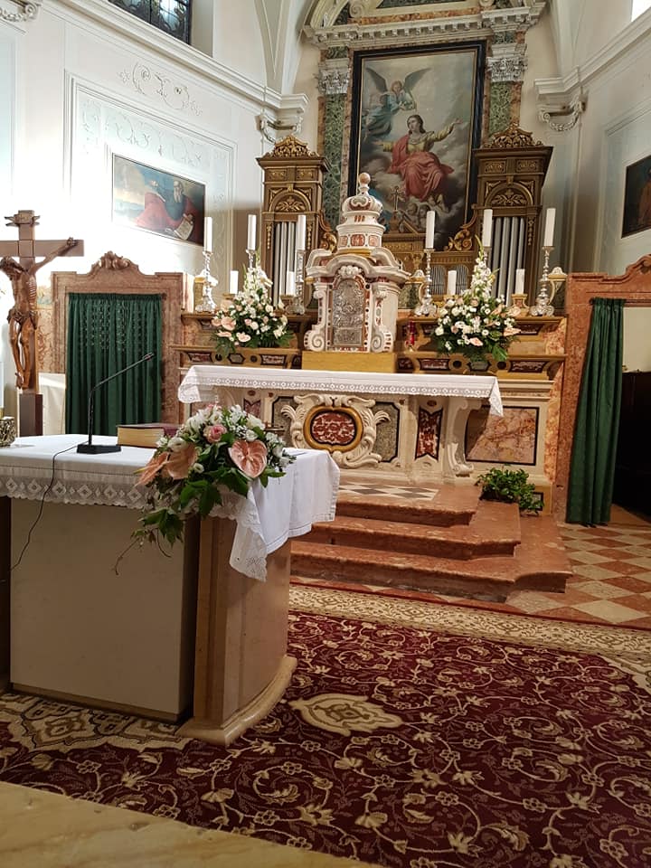 02 Allestimento Matrimonio Chiesa Altare Fioreria Bruseghini Besenello Trento